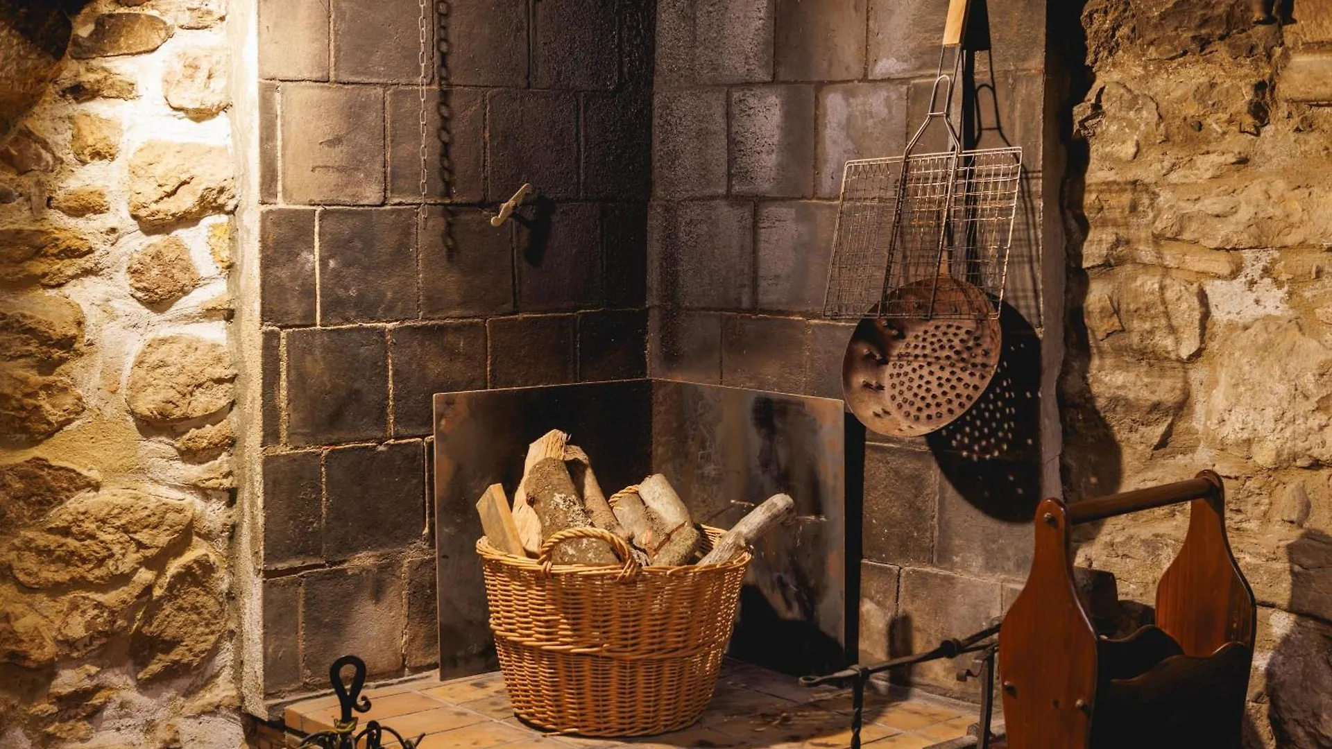 Bravissimo Girona 1593, Medieval Charm Apartment