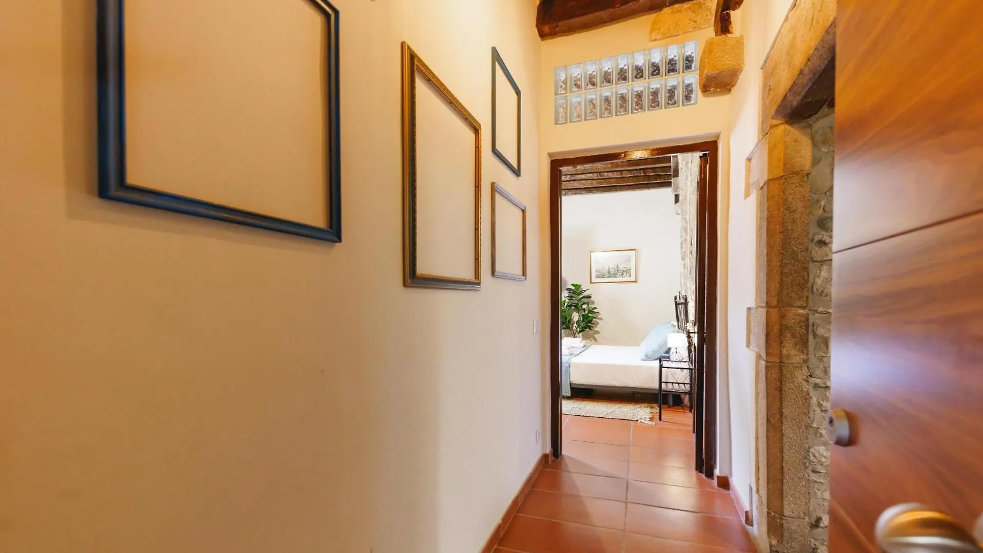 Apartment Bravissimo Girona 1593, Medieval Charm
