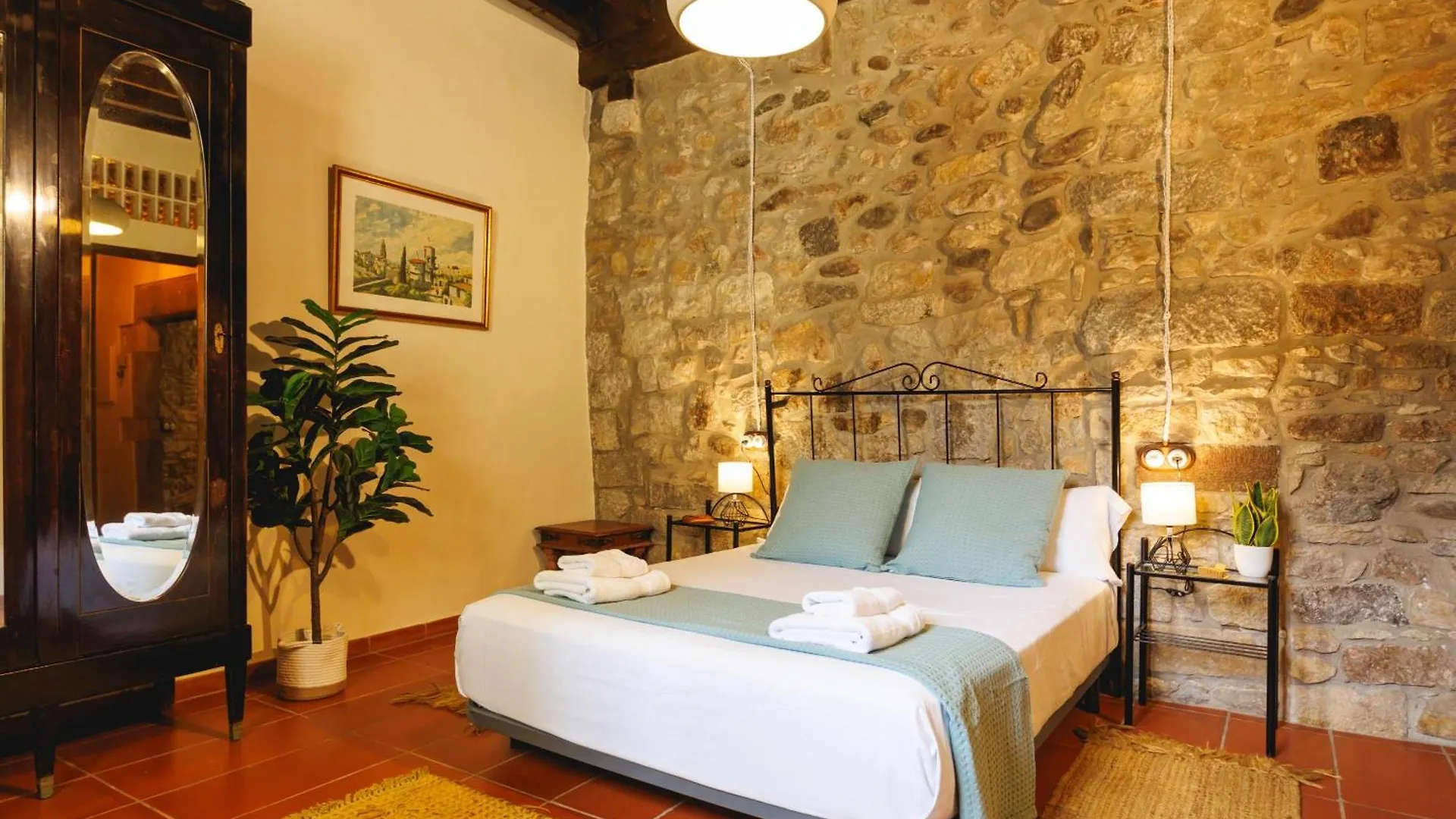 Bravissimo Girona 1593, Medieval Charm Spain