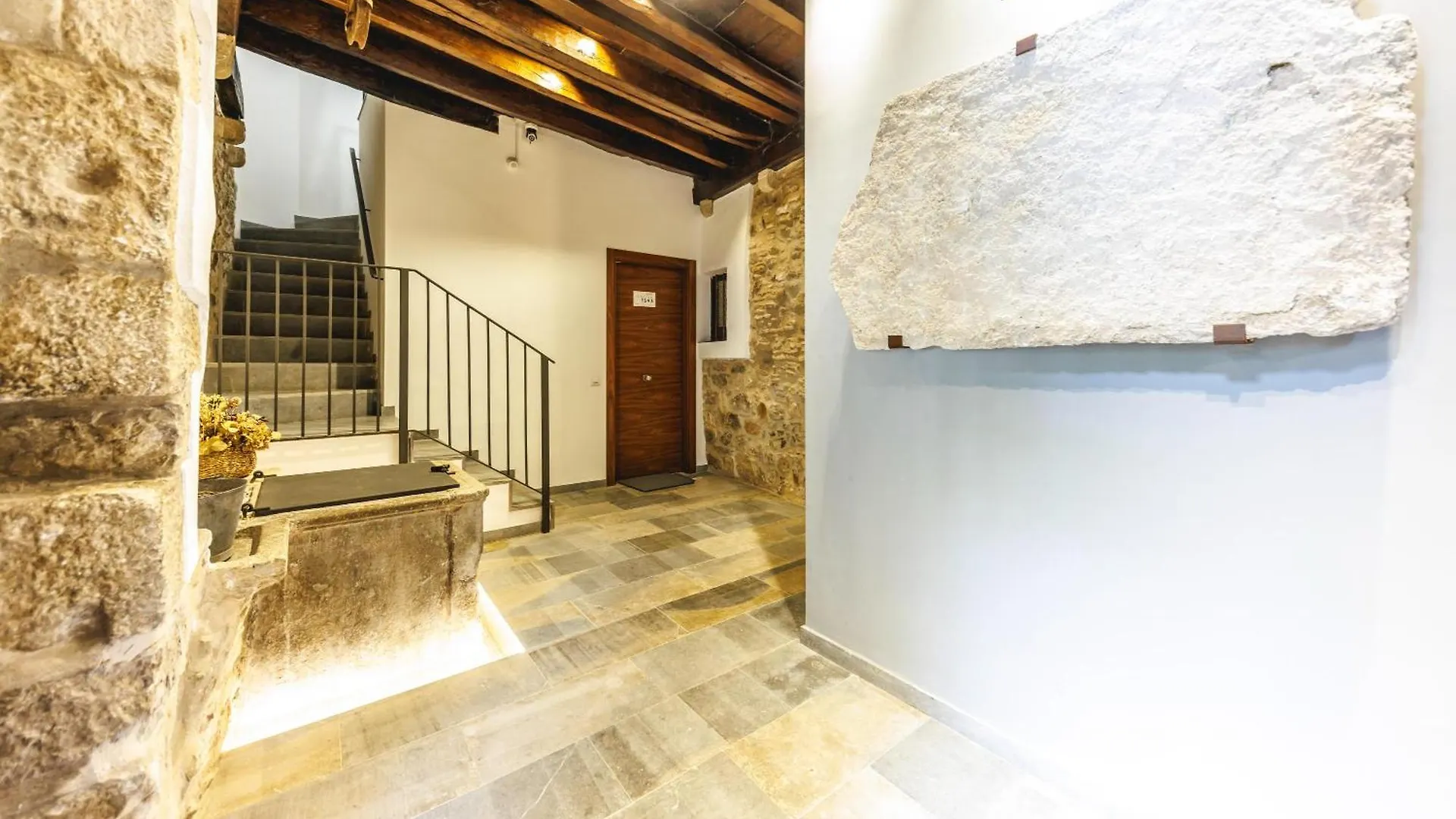 Bravissimo Girona 1593, Medieval Charm