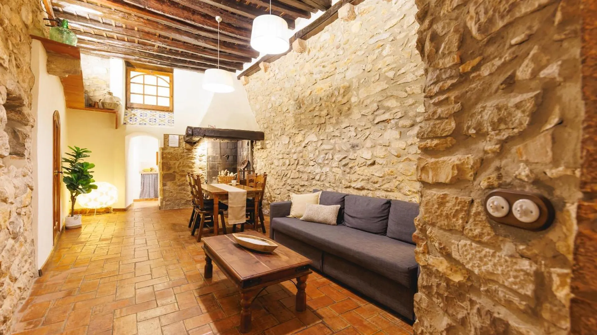 Apartment Bravissimo Girona 1593, Medieval Charm