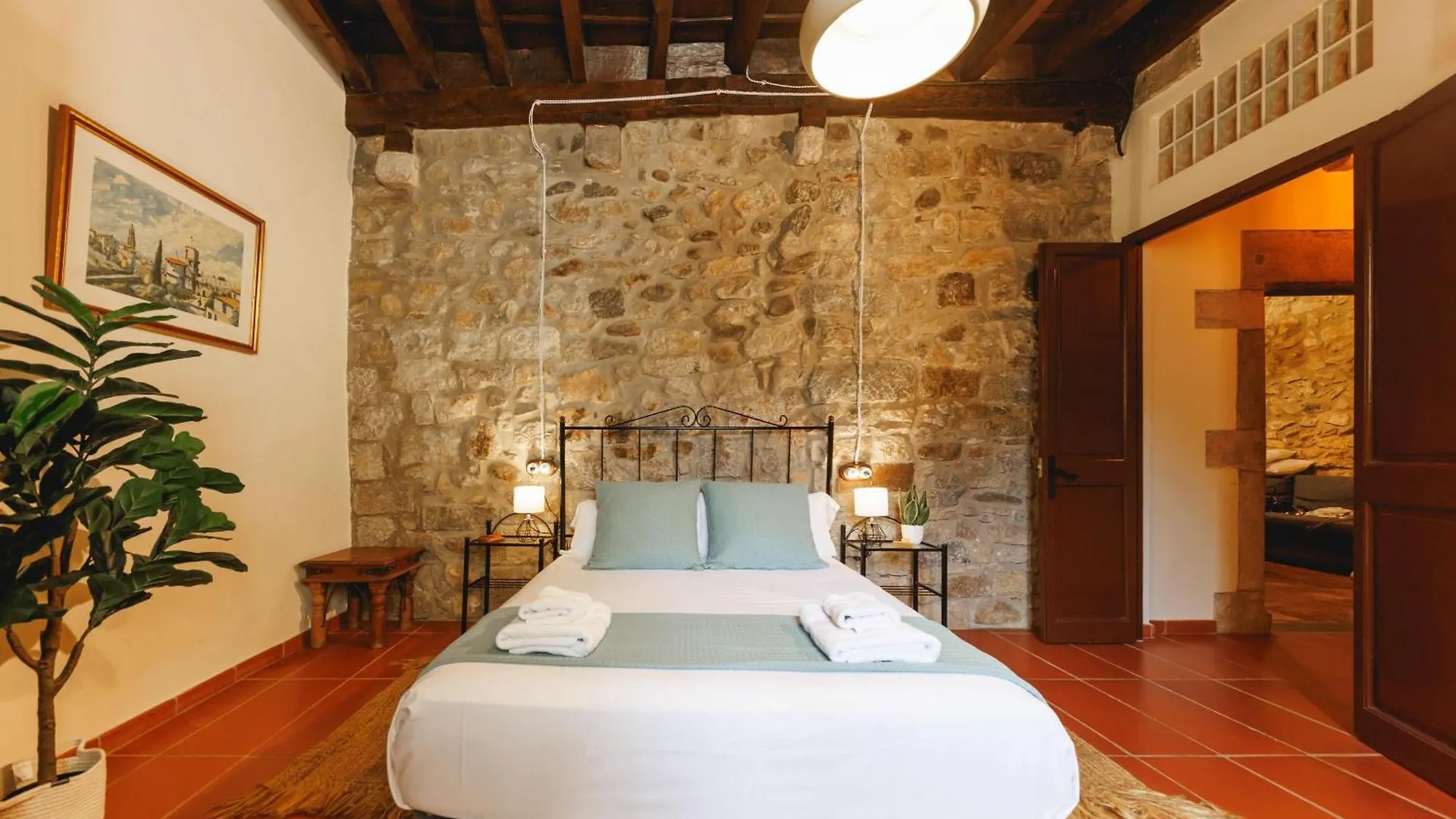 Bravissimo Girona 1593, Medieval Charm 0*,