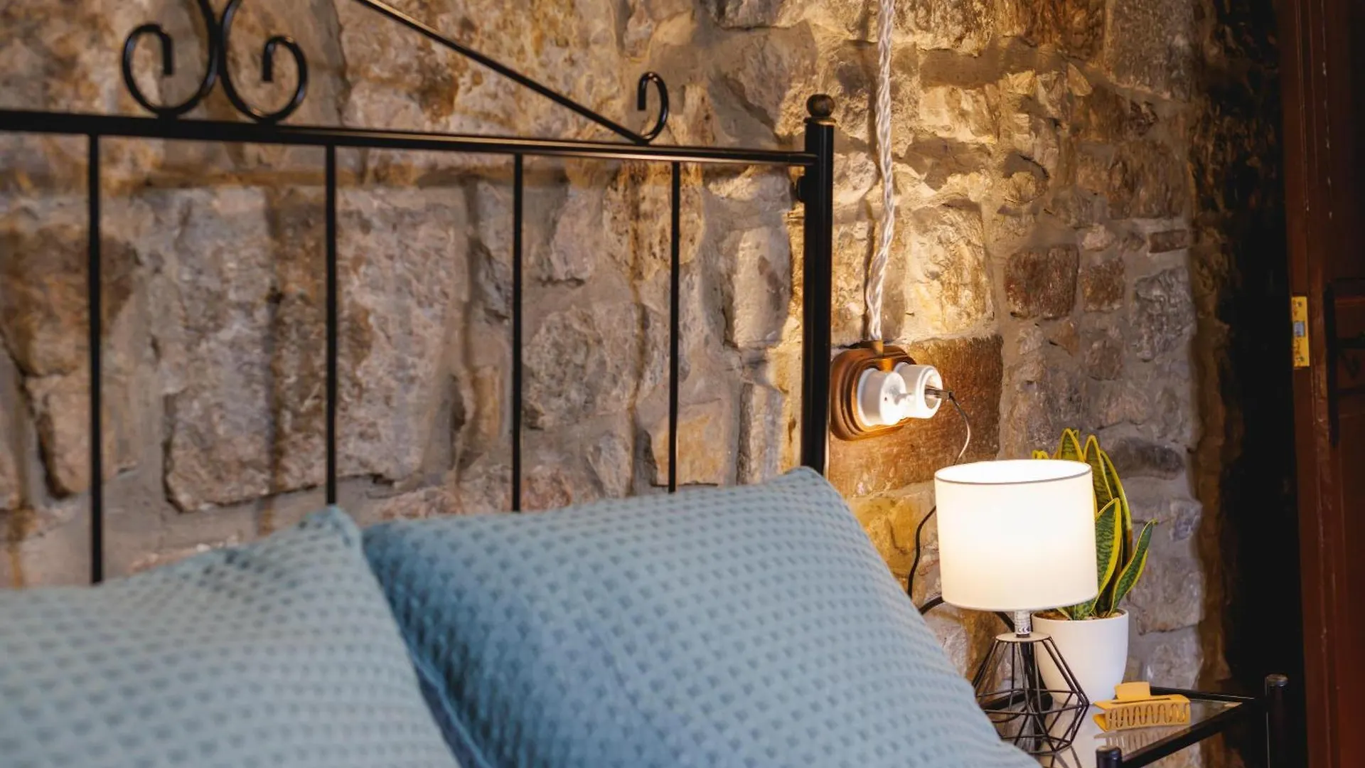 Bravissimo Girona 1593, Medieval Charm