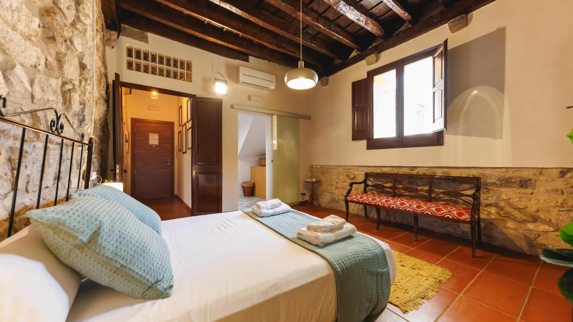 Apartment Bravissimo Girona 1593, Medieval Charm